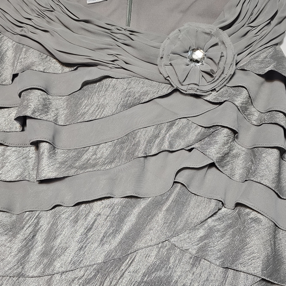 London Times Tiered Shutter Sheath Cocktail Silver Rosette Dress Size 18W - Picture 5 of 12